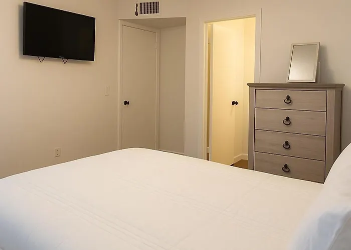 Apartment Luxury 4br Walk To Fashion Sq Scottsdale