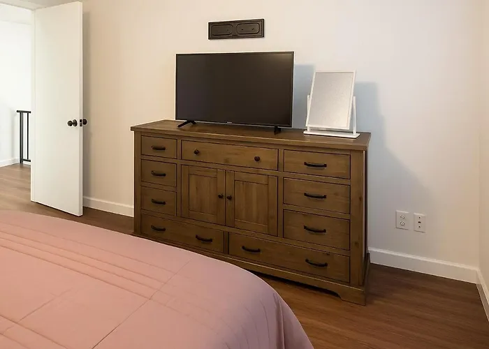 Luxury 4br Walk To Fashion Sq Apartment *