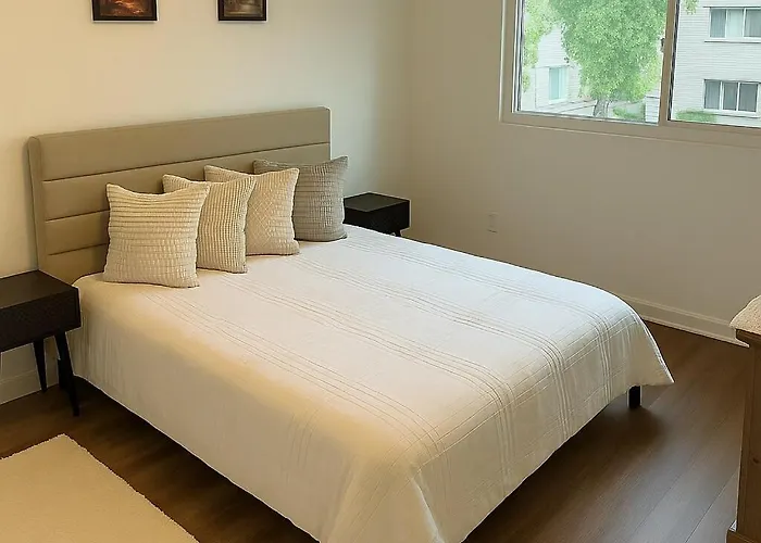 Luxury 4br Walk To Fashion Sq Apartment Scottsdale