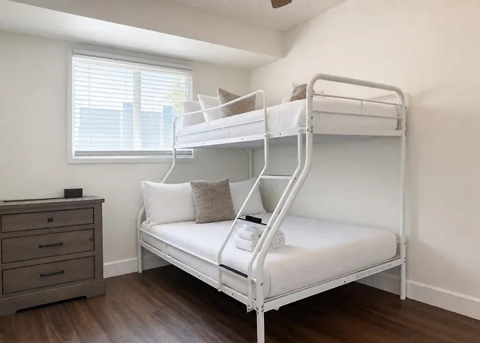 Apartment Luxury 4br Walk To Fashion Sq Scottsdale