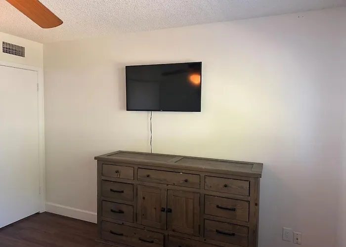 Luxury 4br Walk To Fashion Sq * Scottsdale