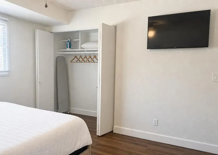 Luxury 4br Walk To Fashion Sq Scottsdale