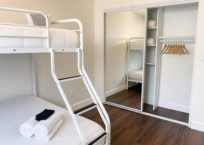 Luxury 4br Walk To Fashion Sq