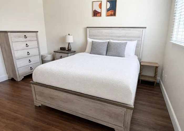 Luxury 4br Walk To Fashion Sq Apartment *