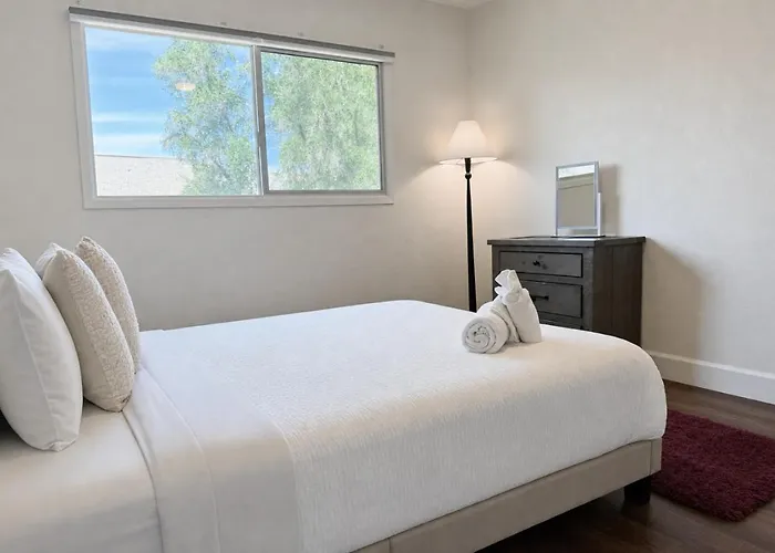 Luxury 4br Walk To Fashion Sq Apartment