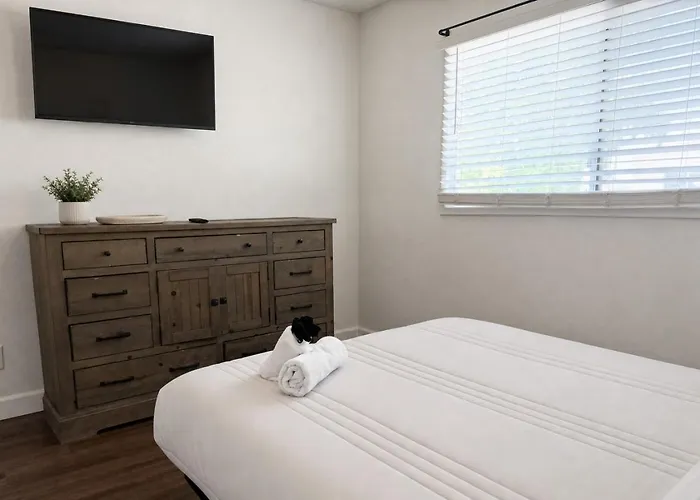 Apartment Luxury 4br Walk To Fashion Sq *