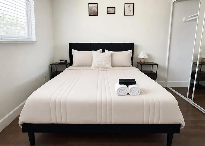 Luxury 4br Walk To Fashion Sq *