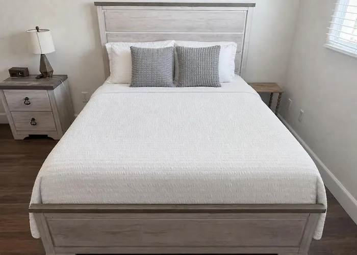 Luxury 4br Walk To Fashion Sq Apartment *